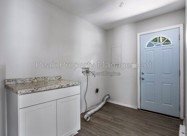 Foto del edificio - 3801 Grizzard Dr