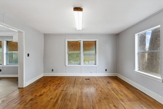 Foto del edificio - 606 N Pine Hill St