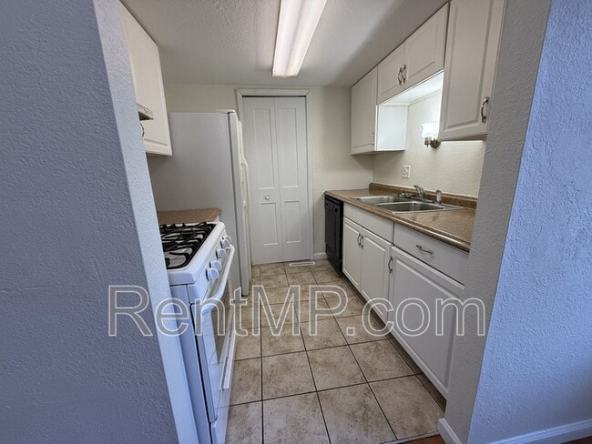 Building Photo - 1825 S Crawford - Unit E09