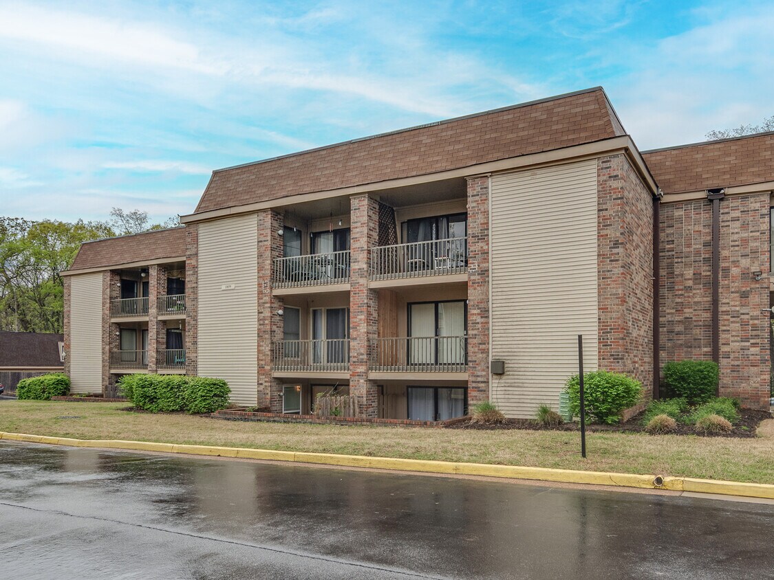 Foto principal - 1859 Poplar Woods Cir W