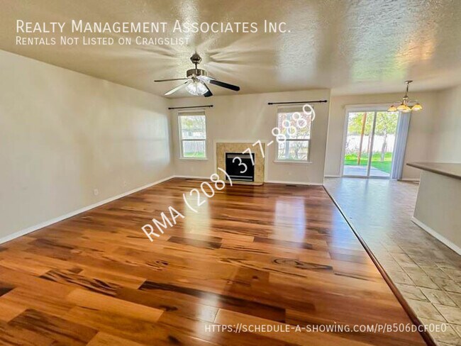 Building Photo - Spacious 4 Bedroom House in East Meridian