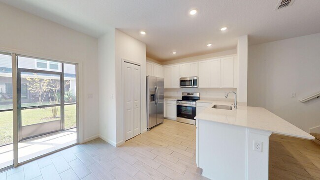 Building Photo - Beautiful 3 Bedroom, 2.5 Bath Townhome for...