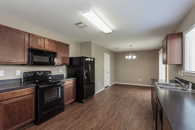 Building Photo - 3512 Cayman Dr