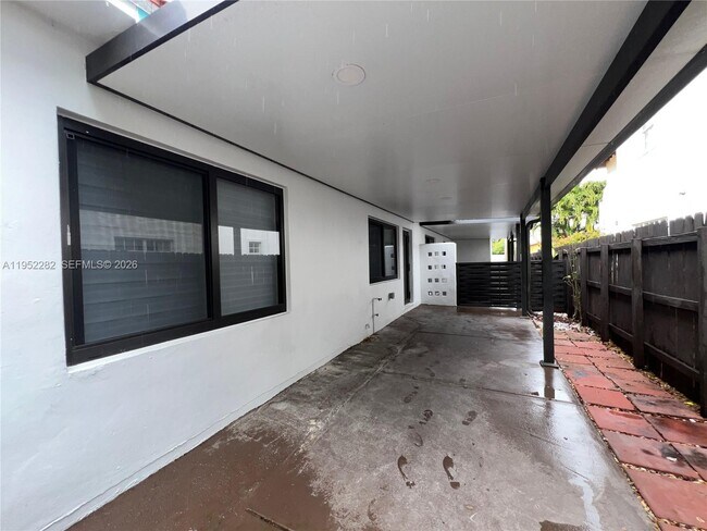 Foto del edificio - 3297 SW 26th St