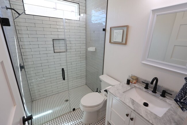 Building Photo - Newly Built Duplex!