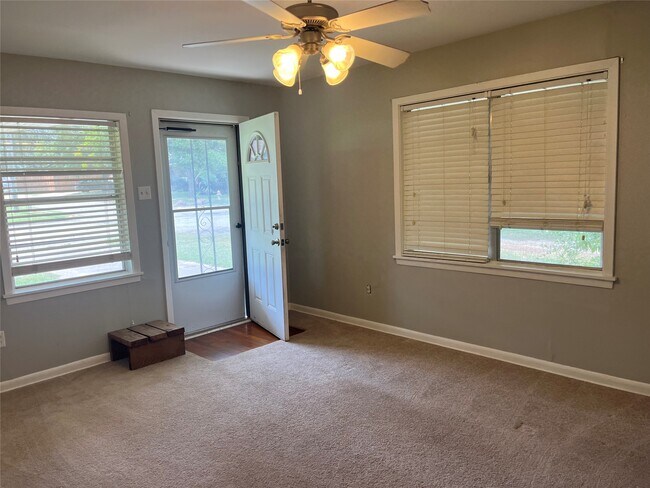 Foto del edificio - 1002 Fowlkes St