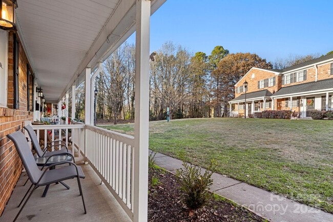 Building Photo - 1318 Green Oaks Ln