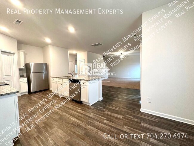Building Photo - Amazing 4BR/2.5BA Home in Charlotte!