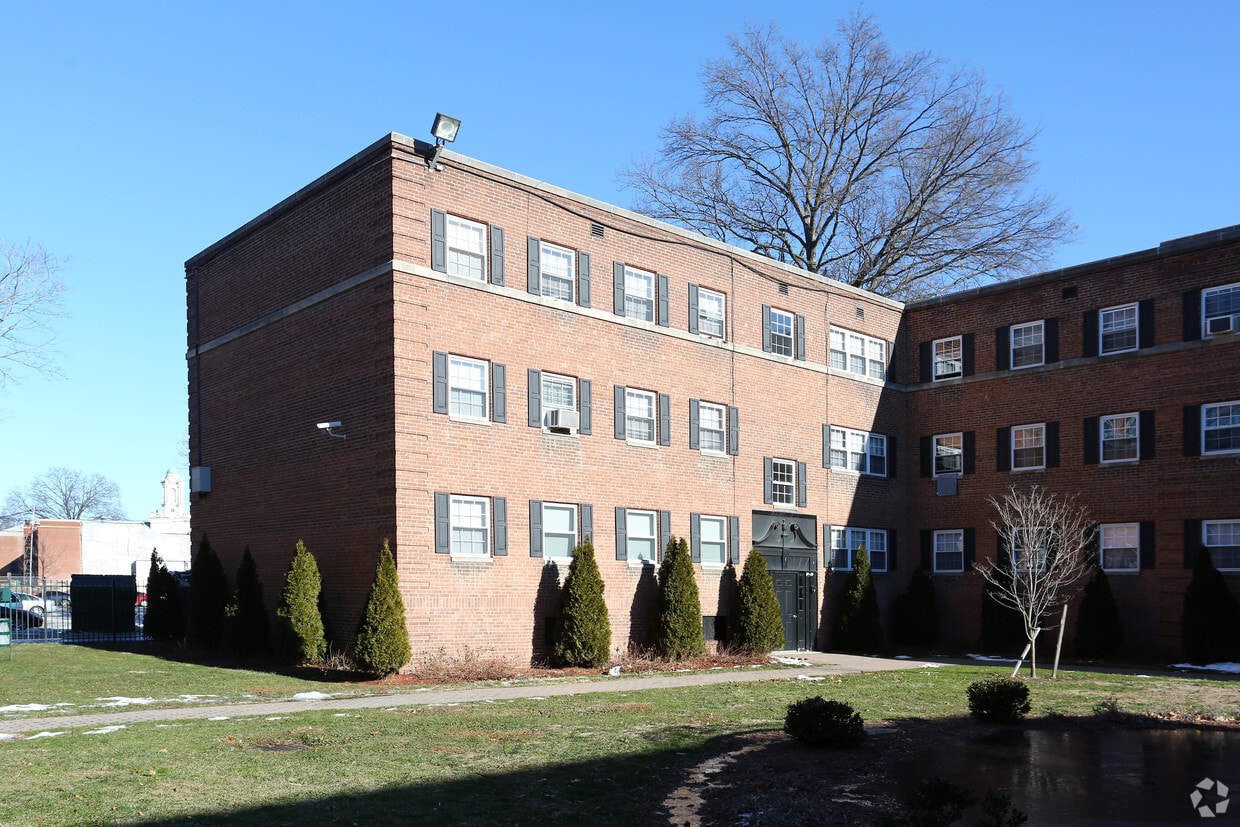 Building Photo - Hartford Gardens