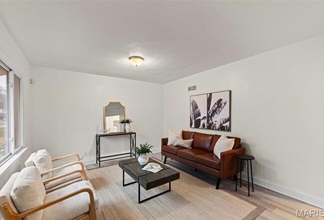 Foto del edificio - 9848 Lorna Ln