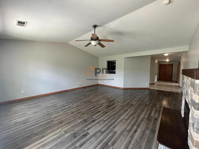 Foto del edificio - 396 Golden Oak Ct