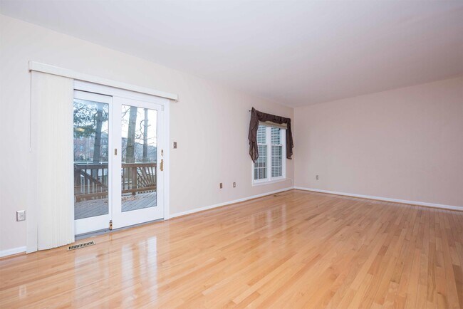Building Photo - 2703 Shawn Leigh Dr