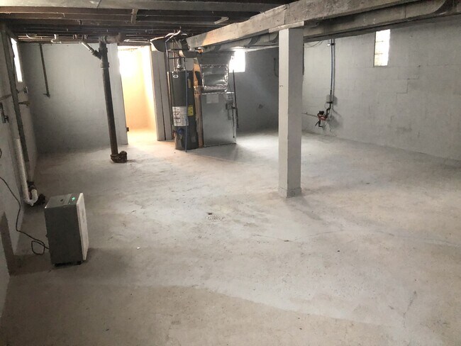 Foto del edificio - HUGE HOME WITH A TON OF SPACE!