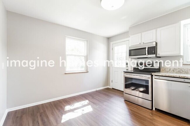 Foto del edificio - Charming 3 Bedroom, 2 Bath Home in Blue Ash!
