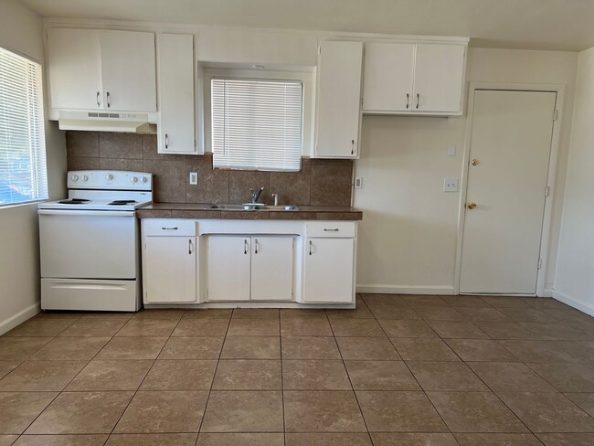 Building Photo - Alfreda Duplex
