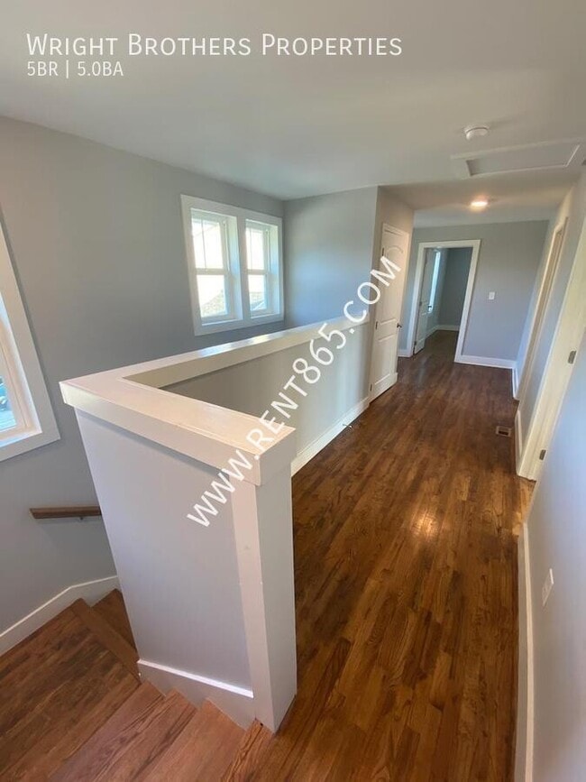 Foto del edificio - 1418 Forest Ave