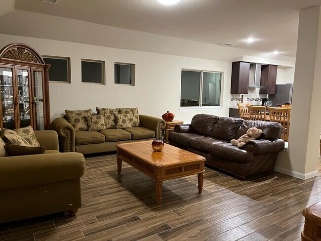 Foto del edificio - 1265 Rosebush Rd
