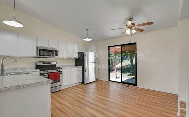 Foto del edificio - 7421 Harlan Way