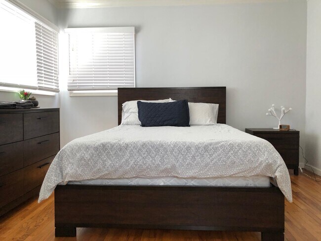 Main Bedroom - 5159 Inglewood Blvd