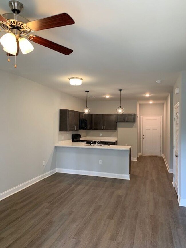 Foto del edificio - 1711 Springhill Dr