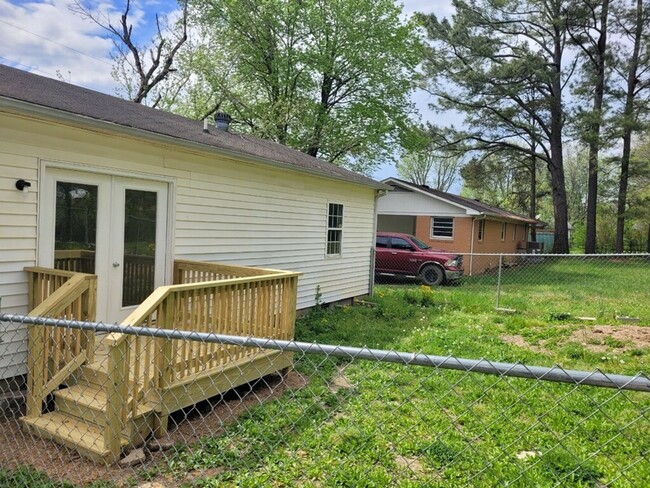 Building Photo - Charming House in Woodbury!