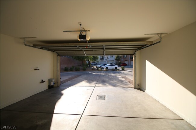Foto del edificio - 1353 Crystal Hill Ln