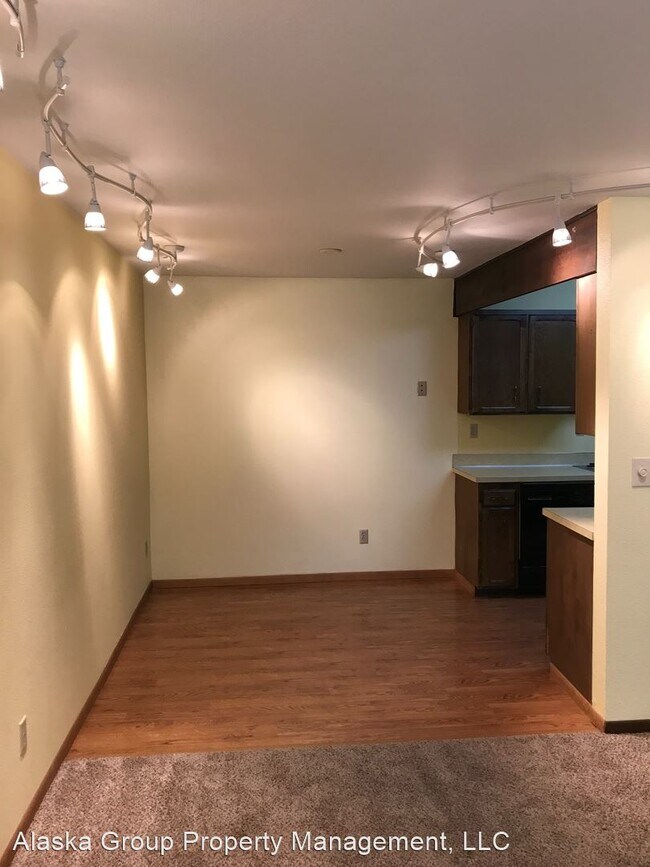 Building Photo - 2 br, 1 bath House - 400 W 76th Ave #101