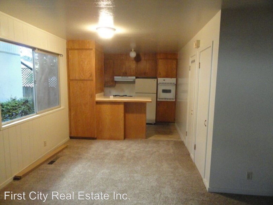 Primary Photo - 830 Sunset Dr