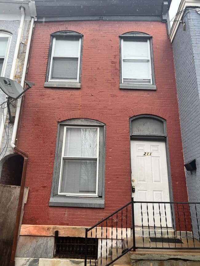Building Photo - 211 Mulberry St