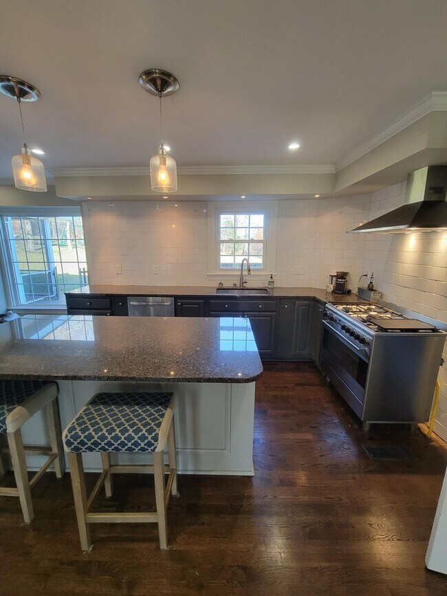 Foto del edificio - 7020 Mayflower Cir