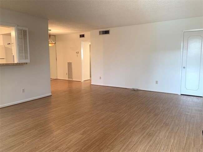 Building Photo - 3809 N Braeswood Blvd