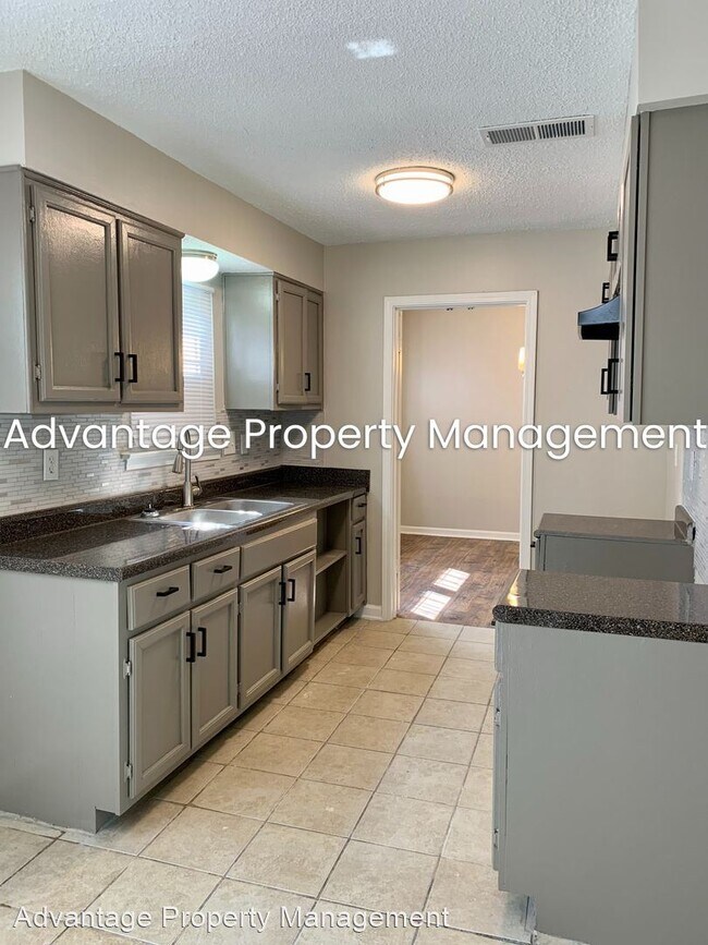 Building Photo - 3 br, 2.5 bath House - 35 Sullivan Dr.
