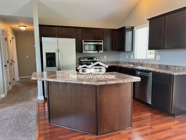 Building Photo - 645 Northview Dr