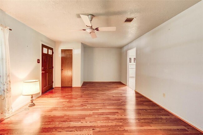 Building Photo - 13634 Greenridge Dr