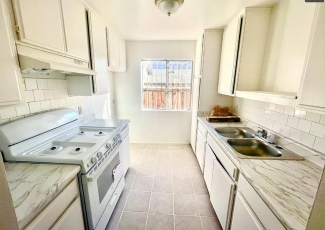 Building Photo - 1333 Bates Ave