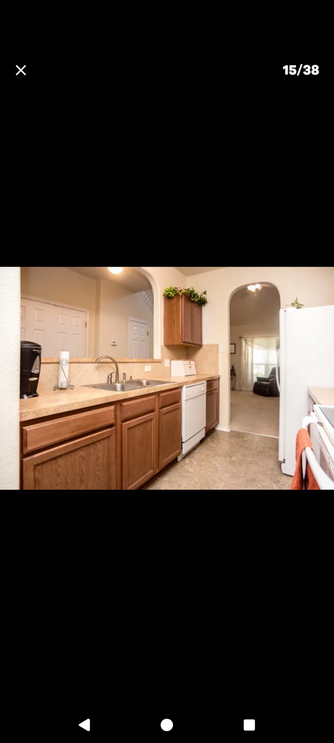 Building Photo - 2022 Ridge View Dr