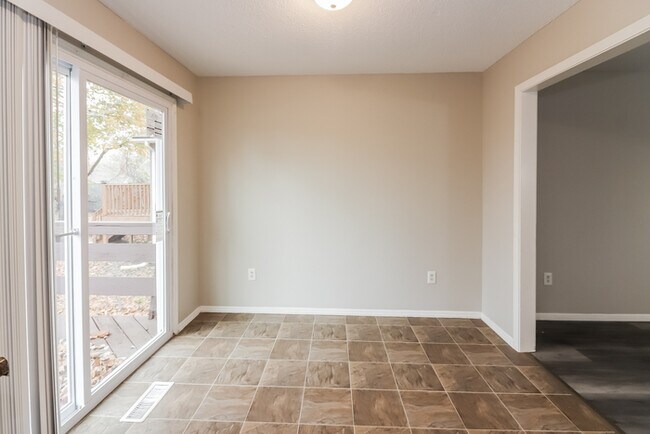 Foto del edificio - 8502 Pershing Rd