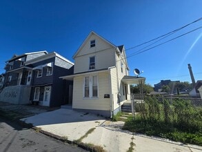 Building Photo - 512 Reynolds St