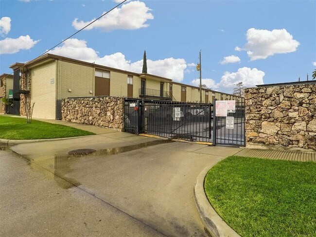 Building Photo - 7714 Renwick Dr