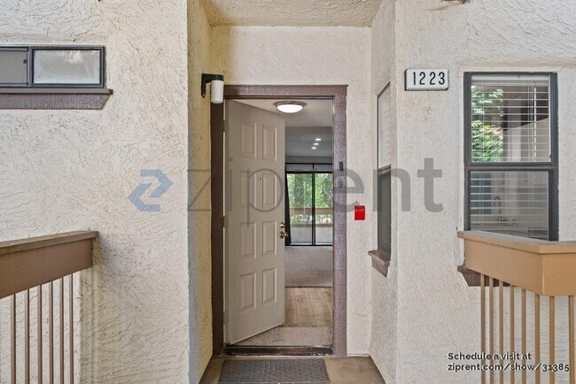 Building Photo - 1223 S Villa Way