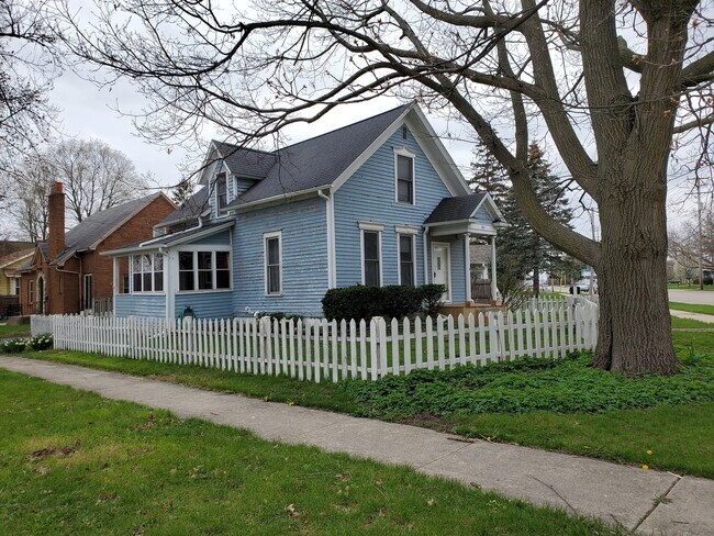Building Photo - 906 Dekalb Ave