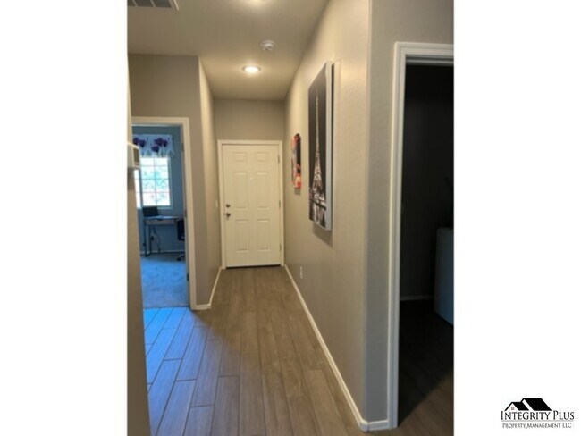 Building Photo - 152 W Moonlight Trail