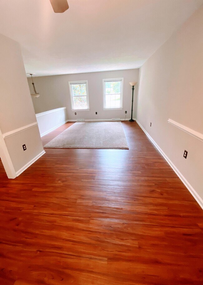 Building Photo - 229 Maple Hills Dr