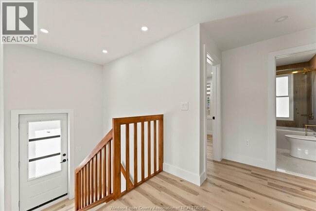 Building Photo - 557 Elinor St