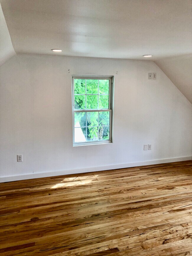 Foto del edificio - Great Opportunity in Sylvan Park!
