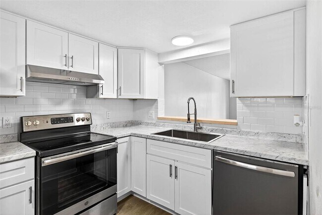 Foto del edificio - 6308 Newtown Cir