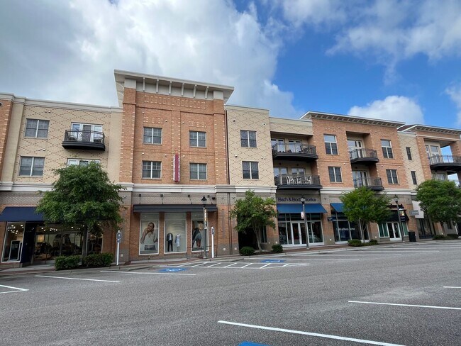 Building Photo - Modern condo  in the center of shopping , restaurants and entertainment venues.