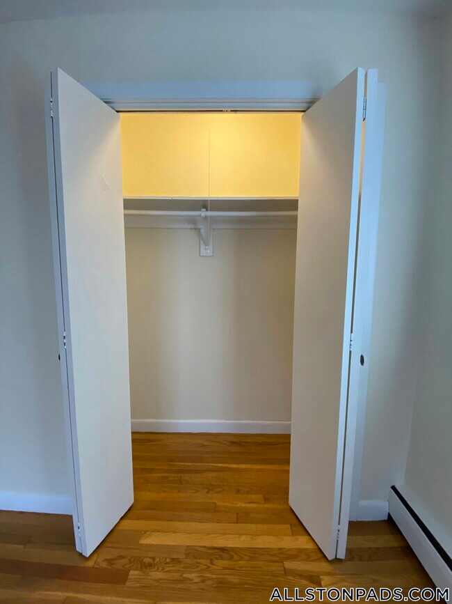 Building Photo - 84 Gardner St