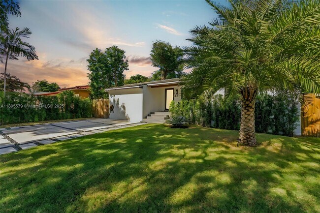 Foto del edificio - 231 NE 45th St