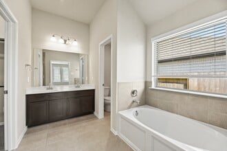 Building Photo - 1330 Lakeside Crk Rd